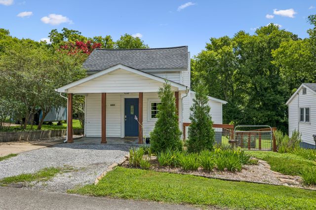 2005 Crestview Dr, Columbia, TN 38401
