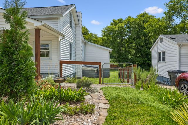 2005 Crestview Dr, Columbia, TN 38401