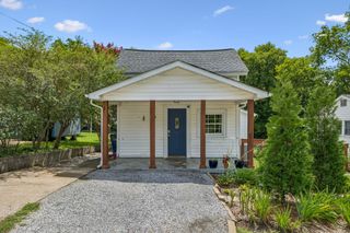 2005 Crestview Dr, Columbia, TN 38401