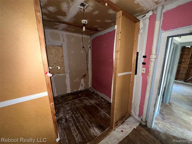 1940 Robinwood Avenue, Saginaw, MI 48601