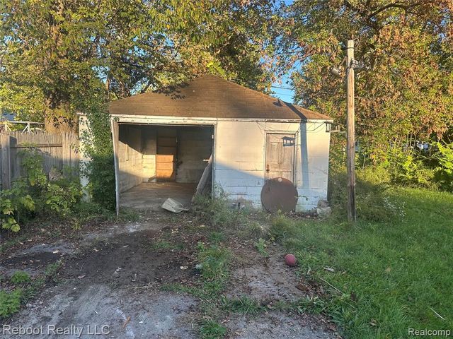 1940 Robinwood Avenue, Saginaw, MI 48601