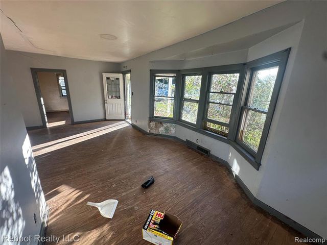 1940 Robinwood Avenue, Saginaw, MI 48601
