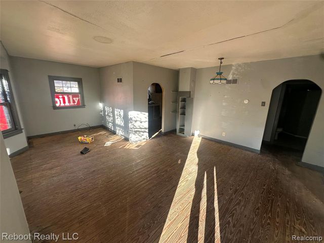 1940 Robinwood Avenue, Saginaw, MI 48601