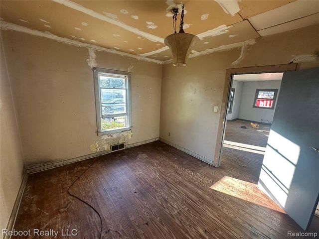 1940 Robinwood Avenue, Saginaw, MI 48601