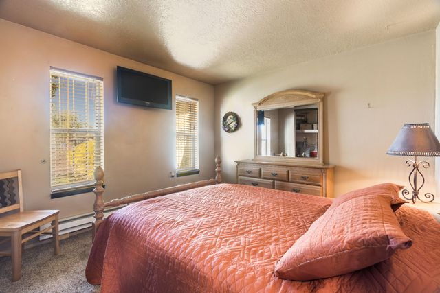 5720 Don Pasquale Drive SW, Albuquerque, NM 87121