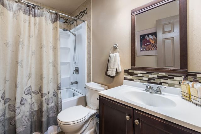 5720 Don Pasquale Drive SW, Albuquerque, NM 87121