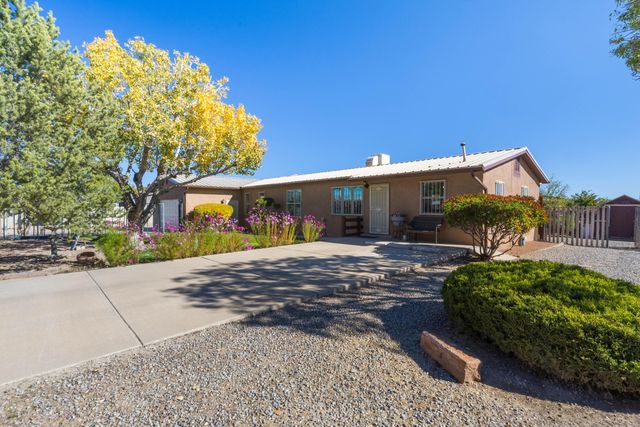 5720 Don Pasquale Drive SW, Albuquerque, NM 87121