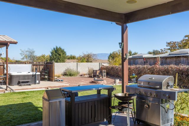 5720 Don Pasquale Drive SW, Albuquerque, NM 87121