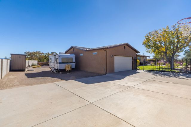 5720 Don Pasquale Drive SW, Albuquerque, NM 87121