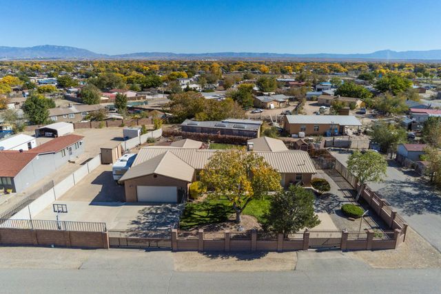 5720 Don Pasquale Drive SW, Albuquerque, NM 87121