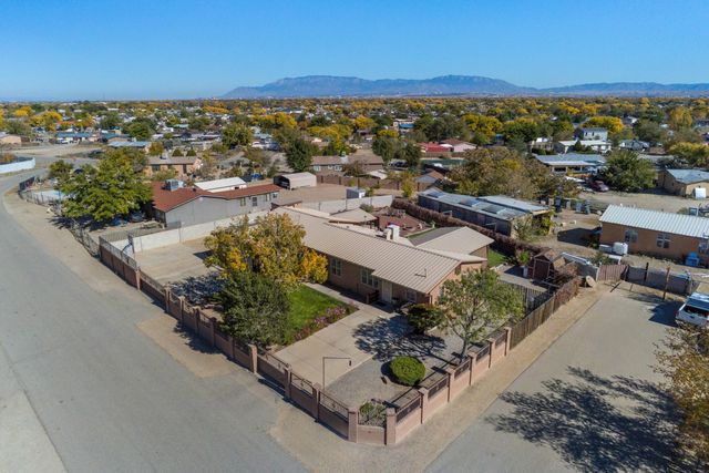 5720 Don Pasquale Drive SW, Albuquerque, NM 87121