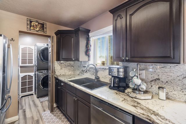 5720 Don Pasquale Drive SW, Albuquerque, NM 87121