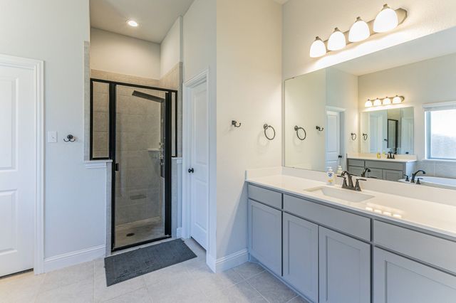 325 Woodhaven Trail, Mcgregor, TX 76657