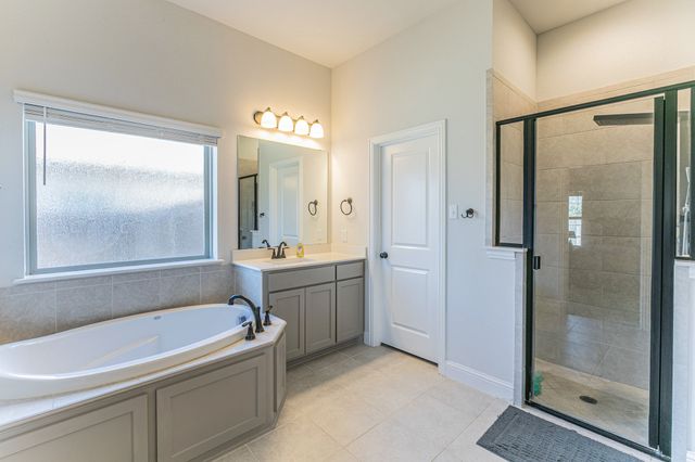 325 Woodhaven Trail, Mcgregor, TX 76657