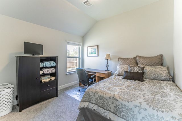 325 Woodhaven Trail, Mcgregor, TX 76657