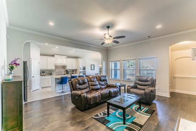 325 Woodhaven Trail, Mcgregor, TX 76657