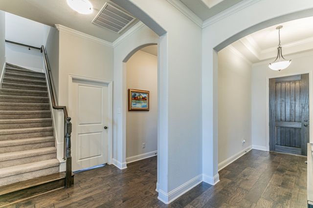 325 Woodhaven Trail, Mcgregor, TX 76657