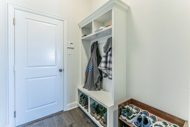 325 Woodhaven Trail, Mcgregor, TX 76657