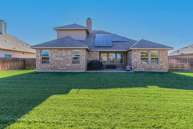 325 Woodhaven Trail, Mcgregor, TX 76657
