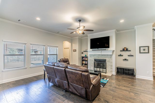 325 Woodhaven Trail, Mcgregor, TX 76657