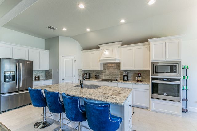 325 Woodhaven Trail, Mcgregor, TX 76657