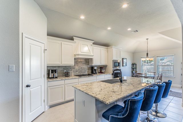 325 Woodhaven Trail, Mcgregor, TX 76657