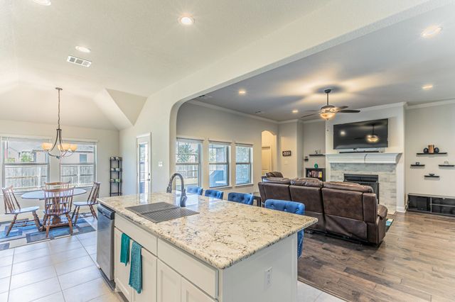 325 Woodhaven Trail, Mcgregor, TX 76657