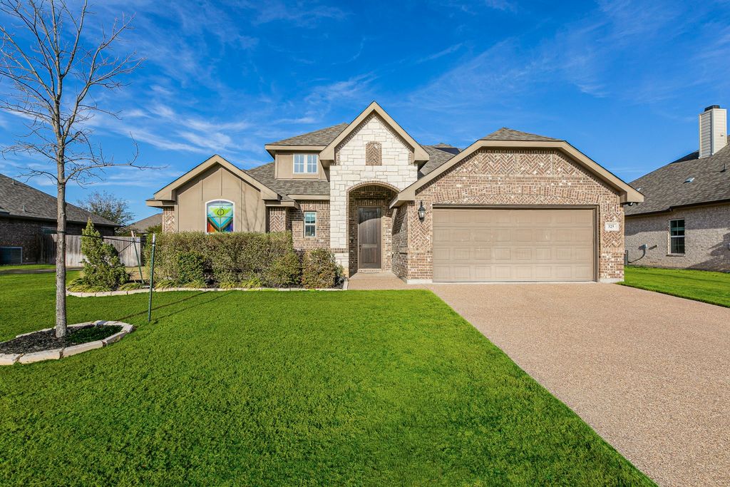 325 Woodhaven Trail, Mcgregor, TX 76657