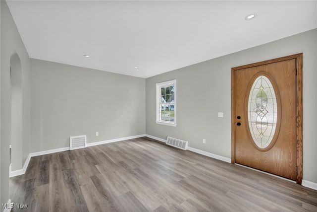 334 Hawthorne St, Elyria, OH 44035