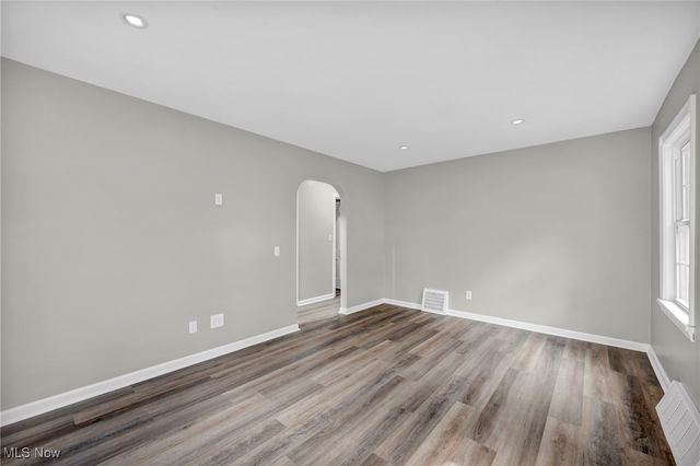 334 Hawthorne St, Elyria, OH 44035