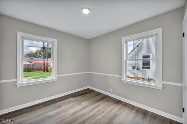 334 Hawthorne St, Elyria, OH 44035