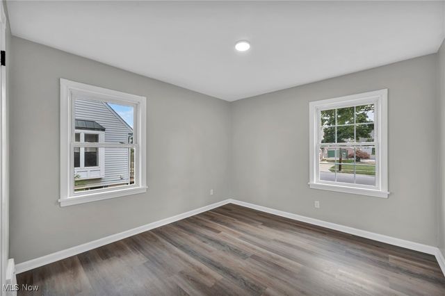 334 Hawthorne St, Elyria, OH 44035