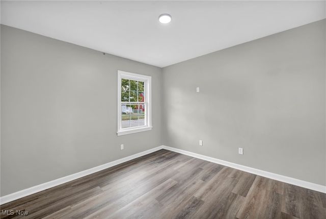 334 Hawthorne St, Elyria, OH 44035