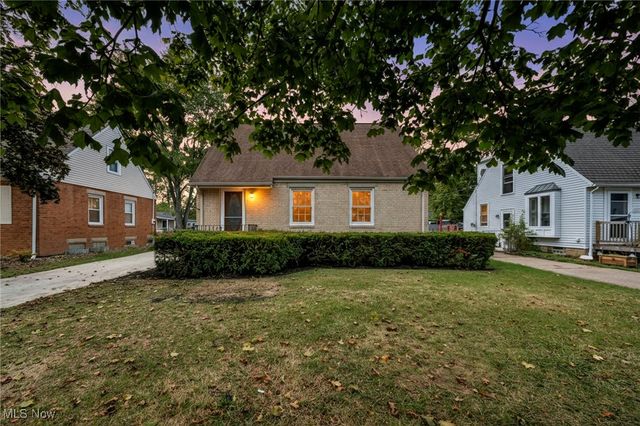 334 Hawthorne St, Elyria, OH 44035