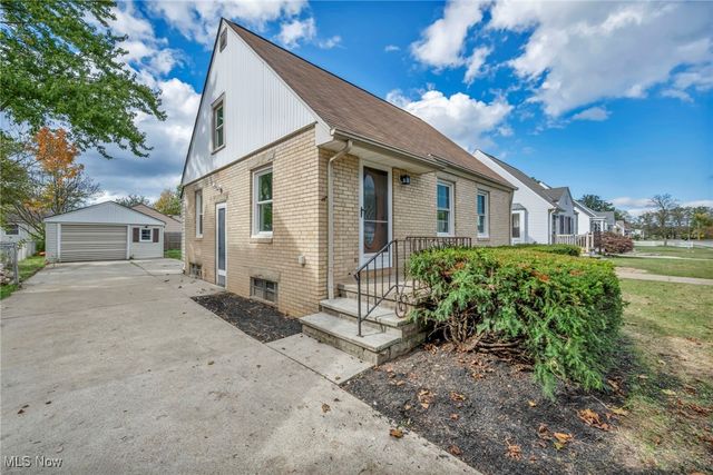 334 Hawthorne St, Elyria, OH 44035