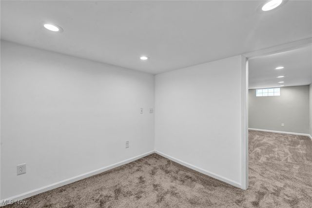 334 Hawthorne St, Elyria, OH 44035