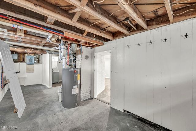 334 Hawthorne St, Elyria, OH 44035