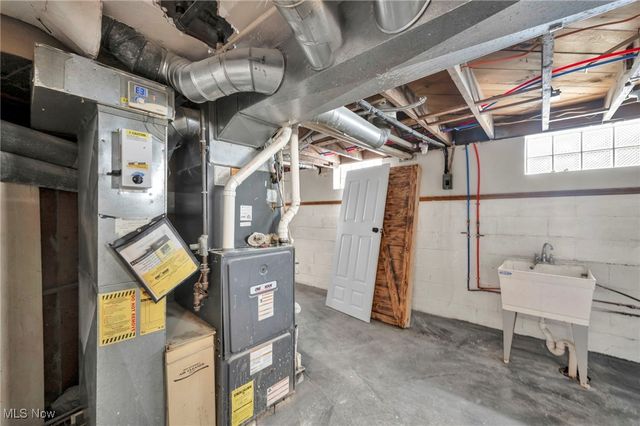 334 Hawthorne St, Elyria, OH 44035