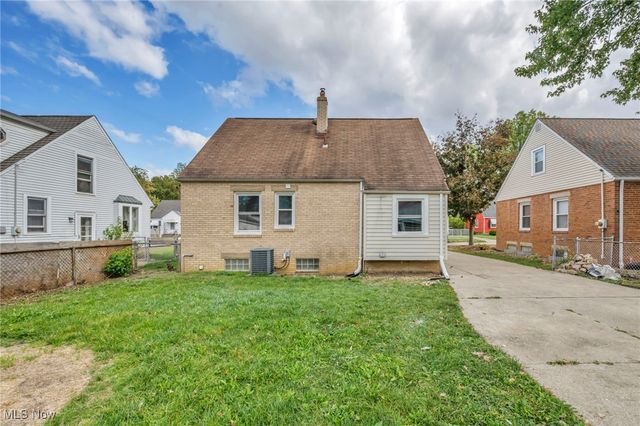 334 Hawthorne St, Elyria, OH 44035