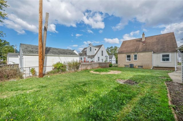 334 Hawthorne St, Elyria, OH 44035