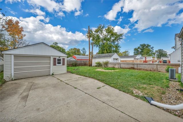 334 Hawthorne St, Elyria, OH 44035