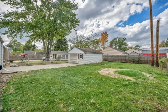 334 Hawthorne St, Elyria, OH 44035