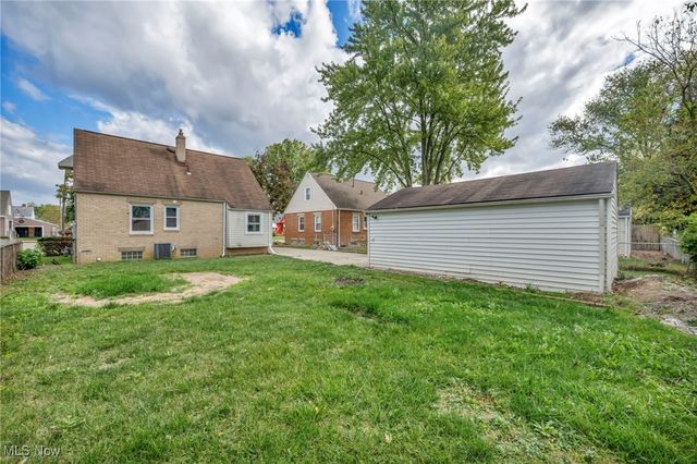 334 Hawthorne St, Elyria, OH 44035