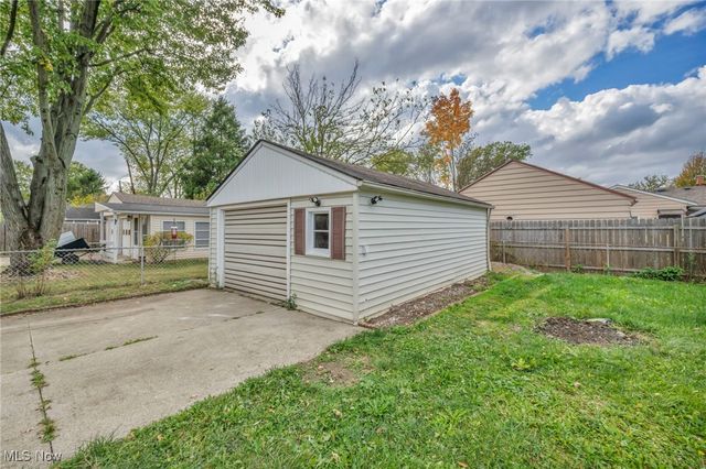 334 Hawthorne St, Elyria, OH 44035