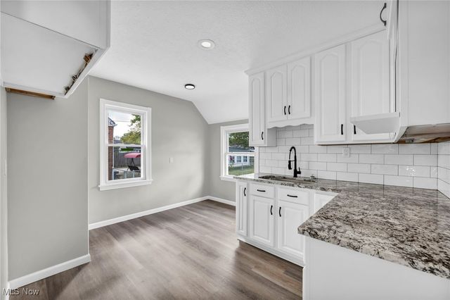 334 Hawthorne St, Elyria, OH 44035