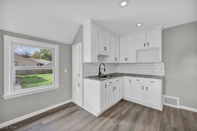 334 Hawthorne St, Elyria, OH 44035