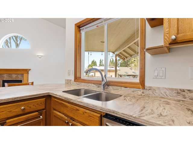 4393 ALTURA St, Eugene, OR 97404