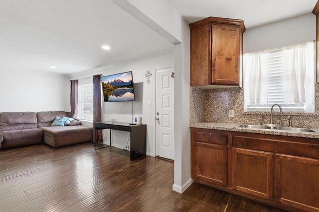 1022 Fleda Ave, Olivehurst, CA 95961