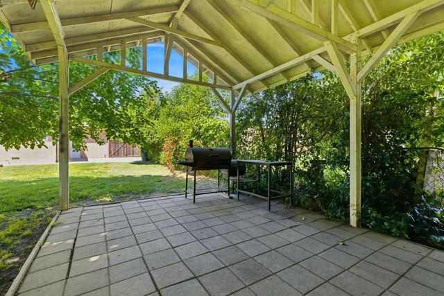 1022 Fleda Ave, Olivehurst, CA 95961