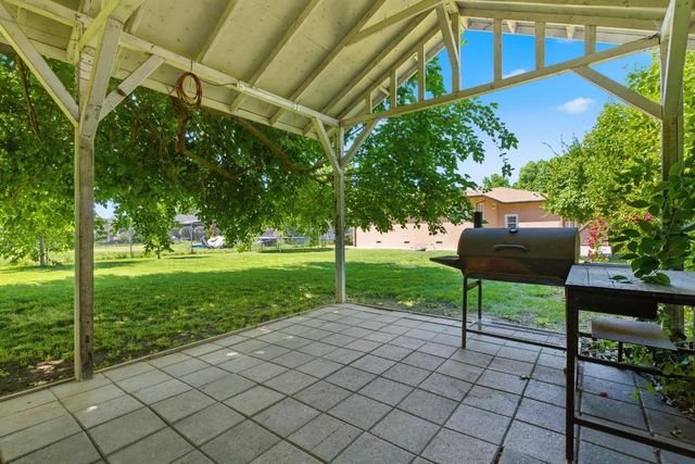 1022 Fleda Ave, Olivehurst, CA 95961